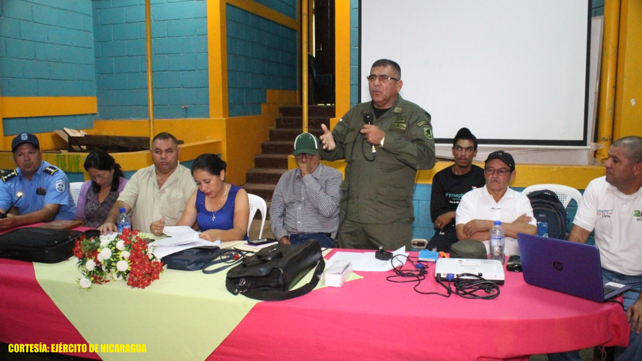 Ejército se reúne con cafetaleros