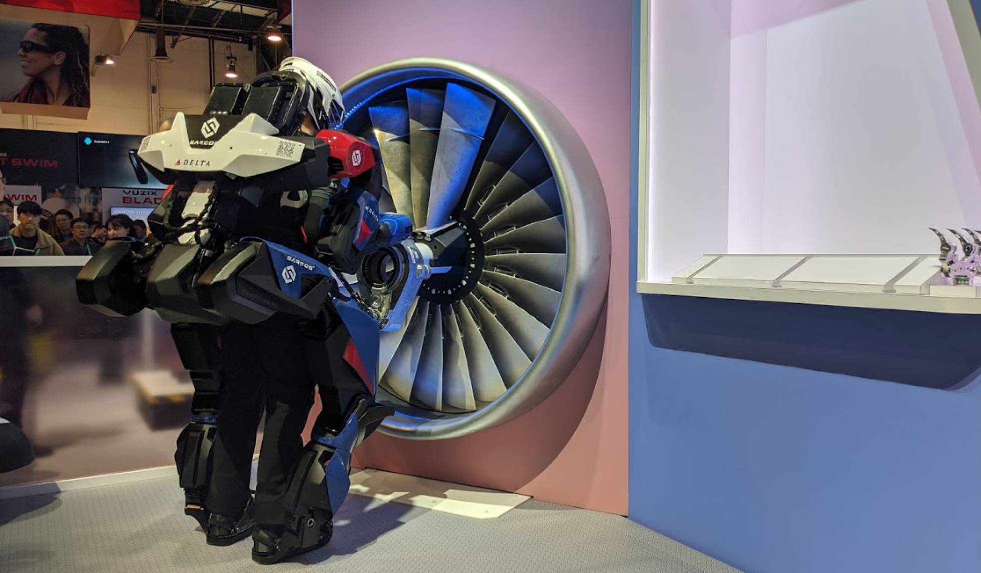 El exoesqueleto que permite levantar 90 kilos durante ocho horas seguidas sin apenas esfuerzo