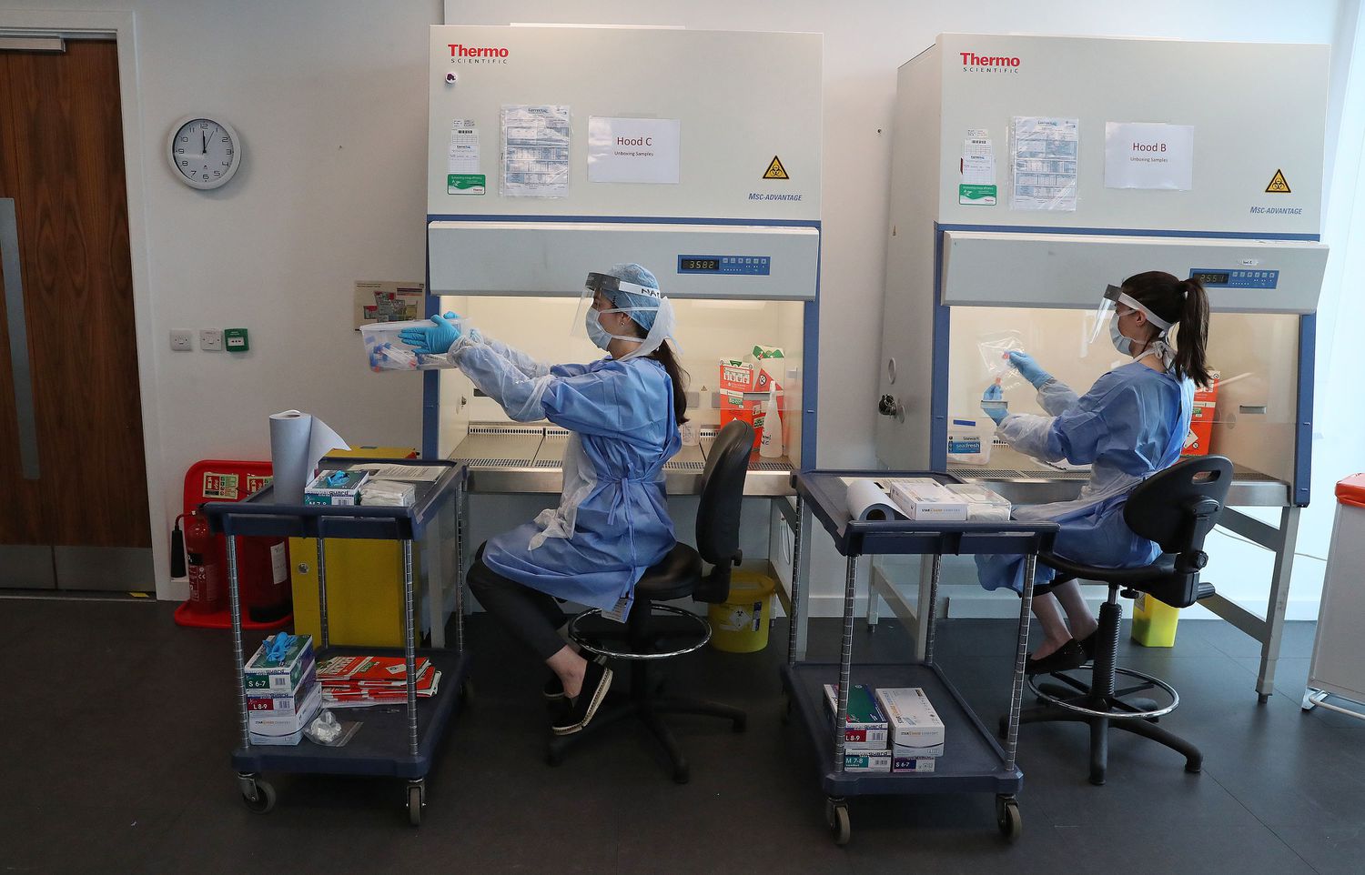 El Reino Unido comienza a ensayar en humanos una vacuna del coronavirus