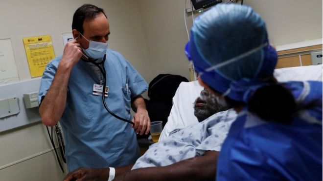 Por qué despiden a tantas enfermeras a pesar de lo necesarias que son en medio de la pandemia