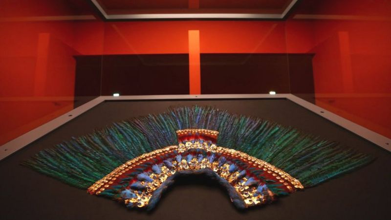 Penacho de Moctezuma: cómo terminó en Austria este tesoro prehispánico (y otras piezas emblemáticas que están fuera de México)