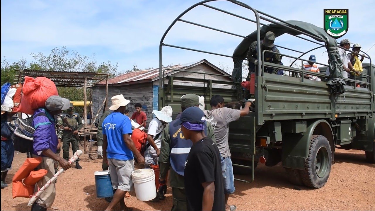 Ejército de Nicaragua evacuó personas y descargo ayuda humanitaria ante amenza del huracan Iota