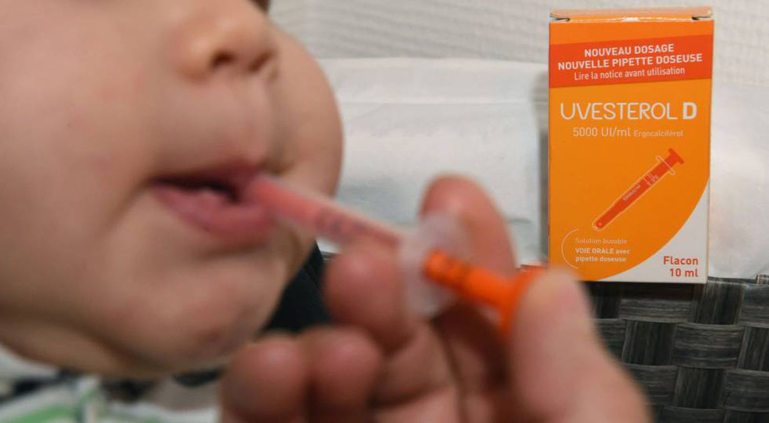 Ni ingerir vitamina D como suplemento ni tomar el sol son eficaces frente al coronavirus