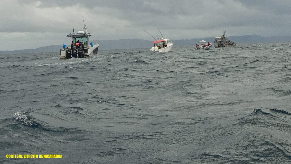 Distrito Naval Pacífico rescató a 3 tripulantes al suroeste de la bahía de San Juan del Sur