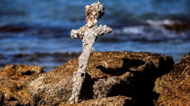 Un buzo encuentra en Israel una espada de 900 años perteneciente a un caballero de las Cruzadas