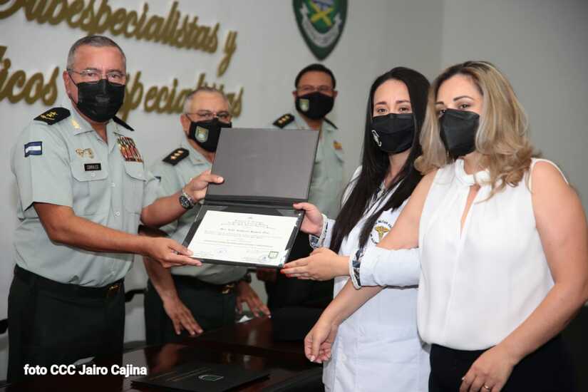 III Graduación de médicos y subespecialistas