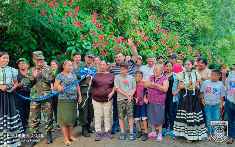 Ejército inaugura adoquinado
